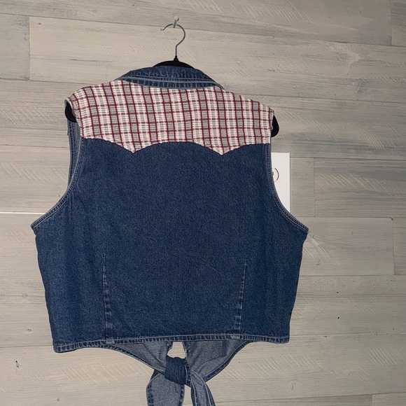 Denim Sleeveless Vest with Red Accents - Picture 5 of 9